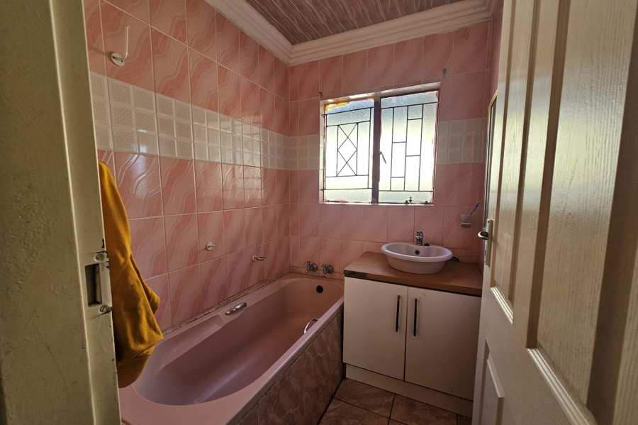 3 Bedroom Property for Sale in Tlhabane West North West